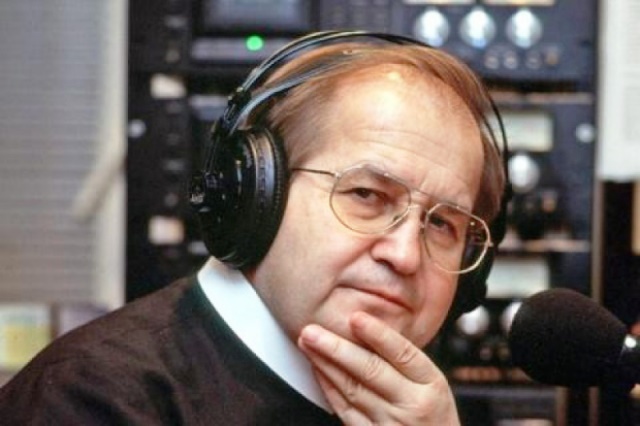 ojciec-rydzyk-w-sluchawkach